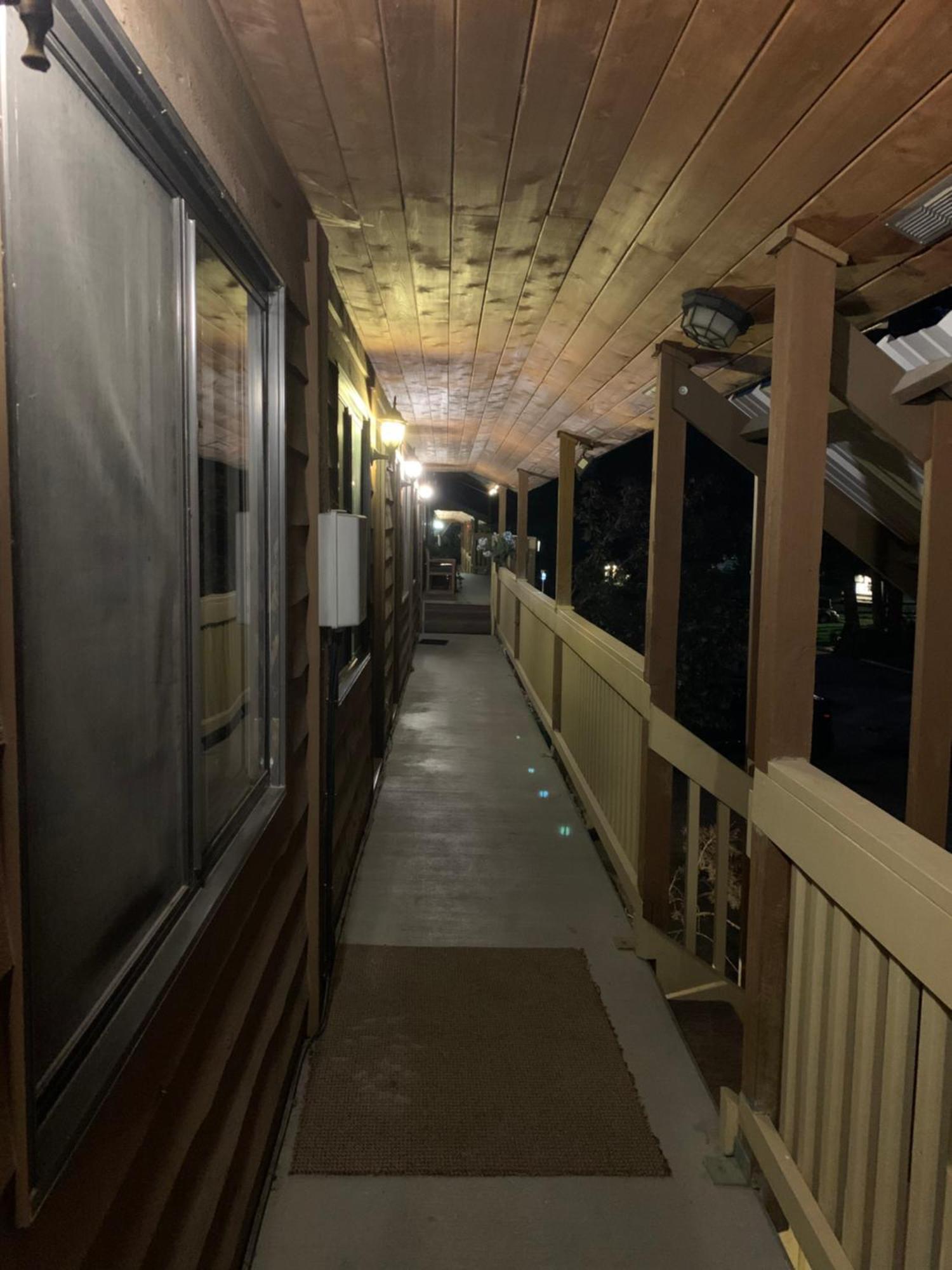 Motel Bavaria Radium Hot Springs Exterior foto